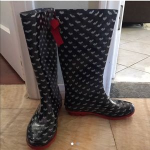 Cute heart patterned rainboots from the UK
